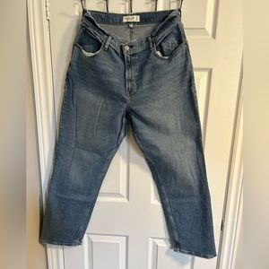 Abercrombie & Fitch “The 90’s Straight Ultra High Rise”